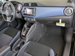 Nissan Versa SV CVT 2025