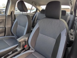 Nissan Versa SV CVT 2025