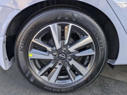 Nissan Versa SV CVT 2025