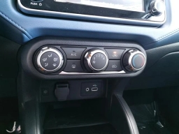 Nissan Versa SV CVT 2025