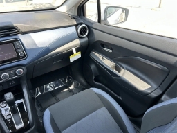 Nissan Versa SV CVT 2025