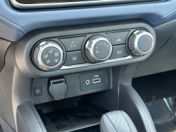 Nissan Versa SV CVT 2025