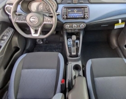 Nissan Versa SV CVT 2025
