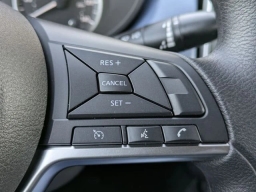 Nissan Versa SV CVT 2025