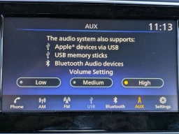 Nissan Versa SV CVT 2025