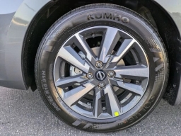 Nissan Versa SV CVT 2025