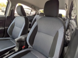 Nissan Versa SV CVT 2025