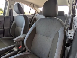 Nissan Versa SV CVT 2025