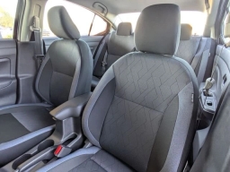 Nissan Versa SV CVT 2025