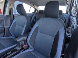 Nissan Versa SV CVT 2025