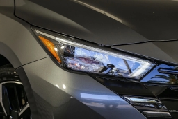 Nissan Versa SR CVT 2025