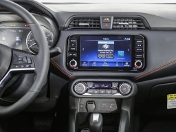 Nissan Versa SR CVT 2025