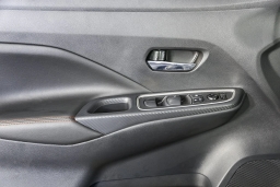 Nissan Versa SR CVT 2025