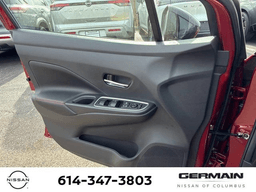 Nissan Versa SR CVT 2025