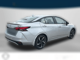 Nissan Versa SR CVT 2025