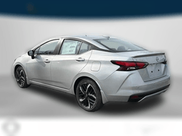 Nissan Versa SR CVT 2025