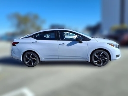 Nissan Versa SR CVT 2025