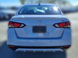 Nissan Versa SR CVT 2025