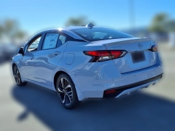 Nissan Versa SR CVT 2025