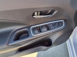 Nissan Versa SR CVT 2025