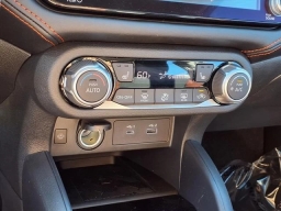 Nissan Versa SR CVT 2025