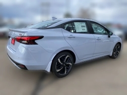 Nissan Versa SR CVT 2025