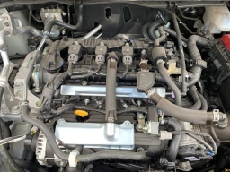 Nissan Versa SR CVT 2025