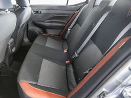 Nissan Versa SR CVT 2025