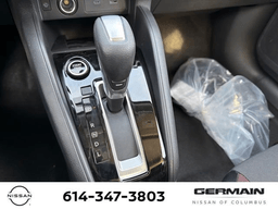 Nissan Versa SR CVT 2025