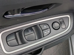 Nissan Versa SR CVT 2025