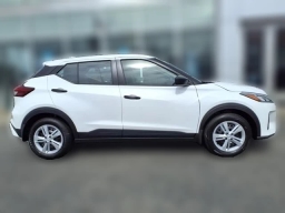 Nissan Kicks Play S FWD 2025