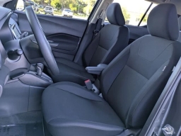 Nissan Kicks Play S FWD 2025