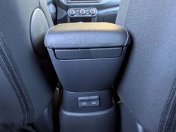 Nissan Kicks Play S FWD 2025