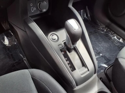 Nissan Kicks Play S FWD 2025