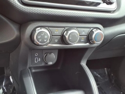 Nissan Kicks Play S FWD 2025