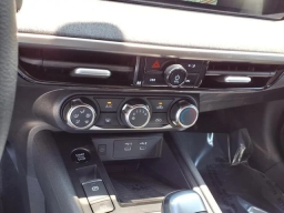 Nissan Kicks SV AWD 2025