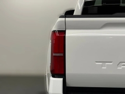 Toyota Tacoma 2WD SR5 Double Cab 5' Bed AT (Natl) 2026