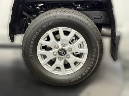 Toyota Tacoma 2WD SR5 Double Cab 5' Bed AT (Natl) 2026