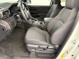 Toyota Tacoma 2WD SR5 Double Cab 5' Bed AT (Natl) 2026