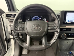 Toyota Tacoma 2WD SR5 Double Cab 5' Bed AT (Natl) 2026