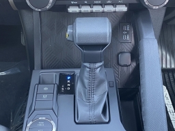 Toyota Tacoma 2WD SR5 Double Cab 6' Bed AT (Natl) 2026