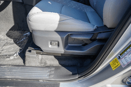 Toyota Tacoma 2WD SR5 Double Cab 5' Bed AT (Natl) 2026