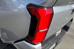 Toyota Tacoma 2WD SR5 Double Cab 6' Bed AT (Natl) 2025