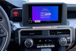 Toyota Tacoma 2WD SR5 Double Cab 6' Bed AT (Natl) 2026