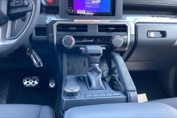 Toyota Tacoma 2WD SR5 Double Cab 6' Bed AT (Natl) 2026