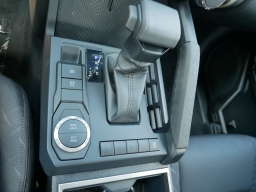 Toyota Tacoma 2WD SR5 XtraCab 6' Bed AT (Natl) 2025