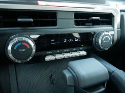 Toyota Tacoma 2WD SR5 XtraCab 6' Bed AT (Natl) 2025