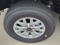 Toyota Tacoma 2WD SR5 Double Cab 5' Bed AT (Natl) 2026