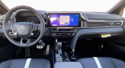 Toyota Camry SE (Natl) 2026