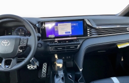 Toyota Camry SE (Natl) 2026